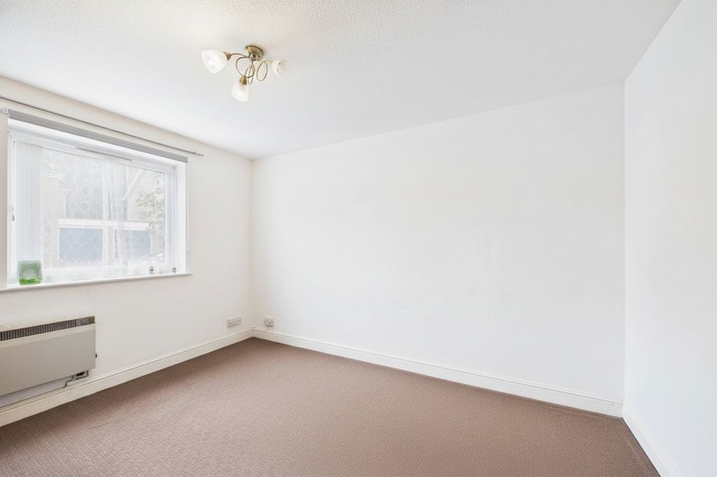 Property photo 3 of 5 Picture No. 02
