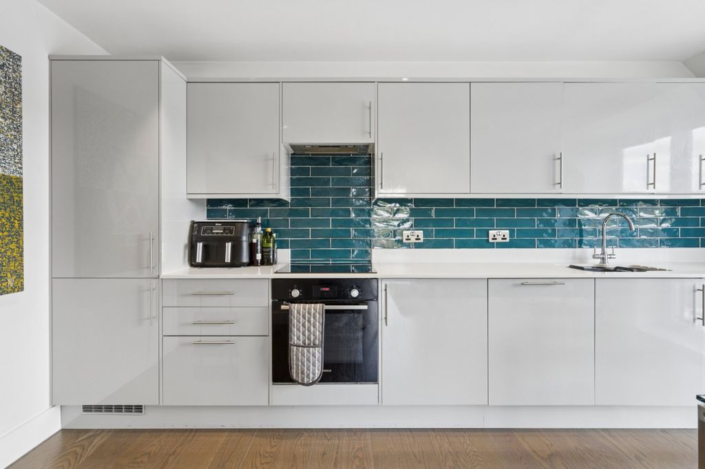 Property photo 2 of 20 Kitchen