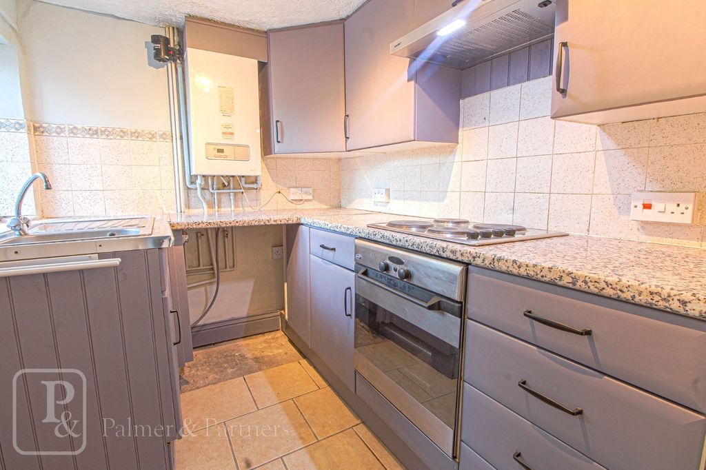 Property photo 2 of 12 Kitchen