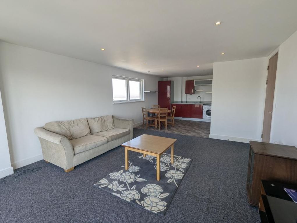 Property photo 2 of 11 Lounge