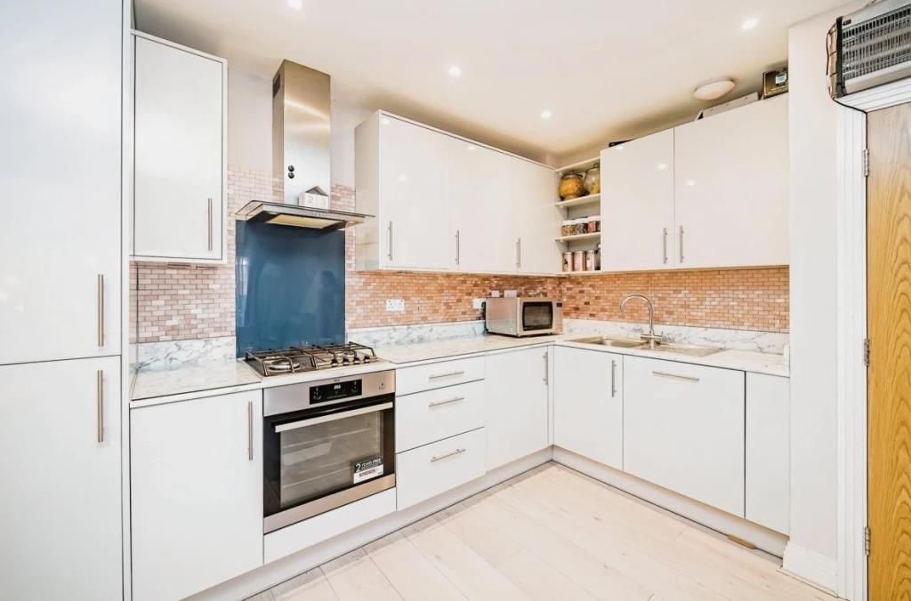 Property photo 3 of 13 Kitchen