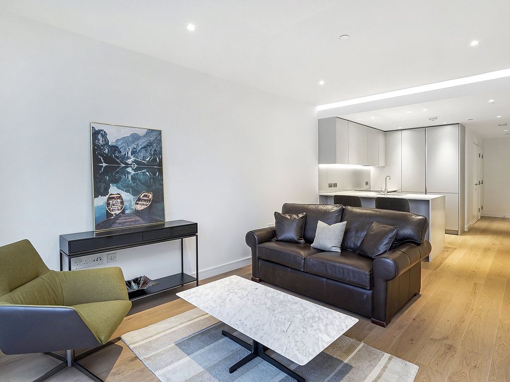 Property photo 2 of 15 Hampton Tower