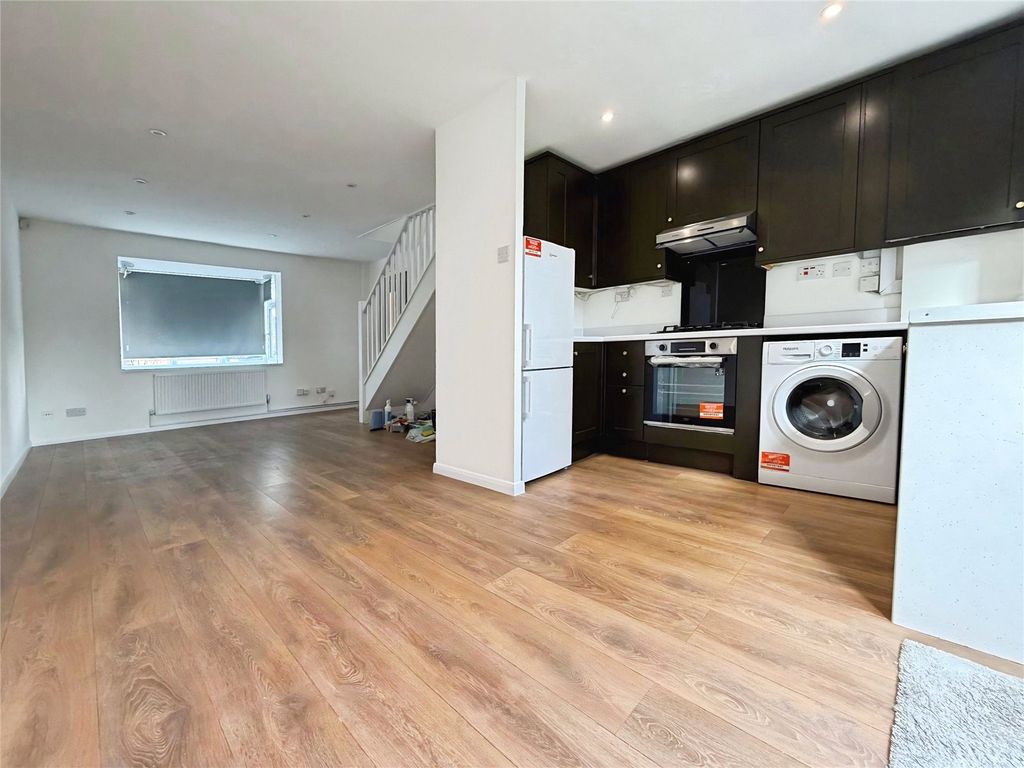 Property photo 3 of 12 Kitchen