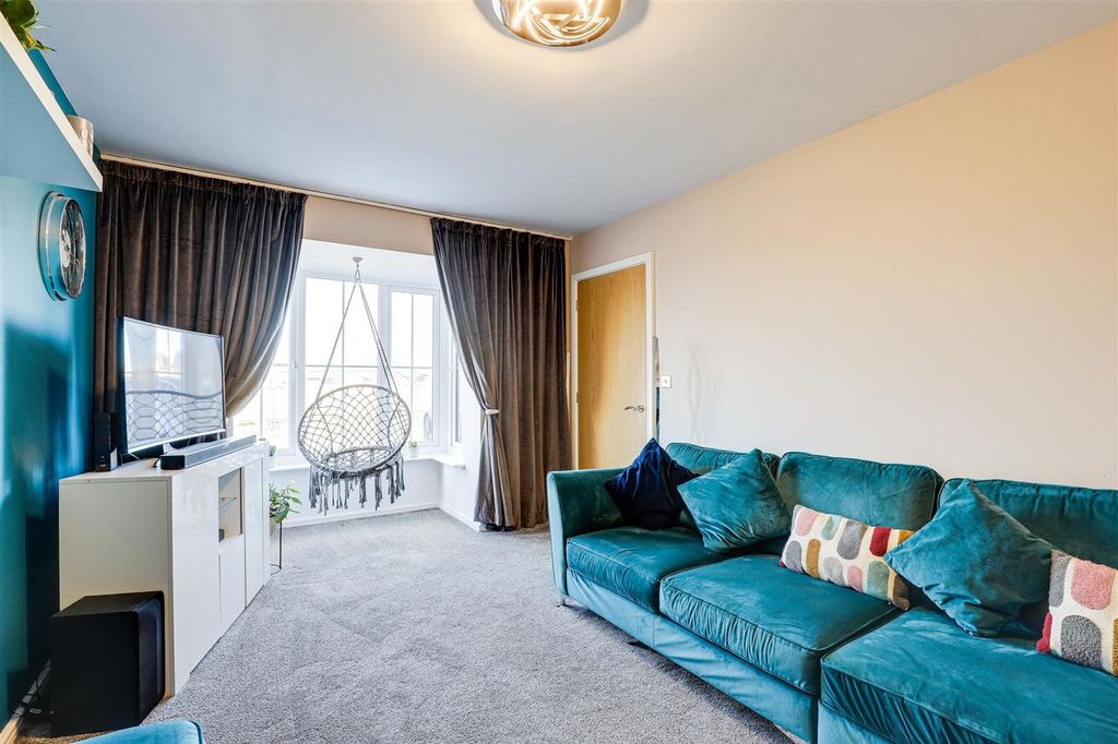 Property photo 2 of 23