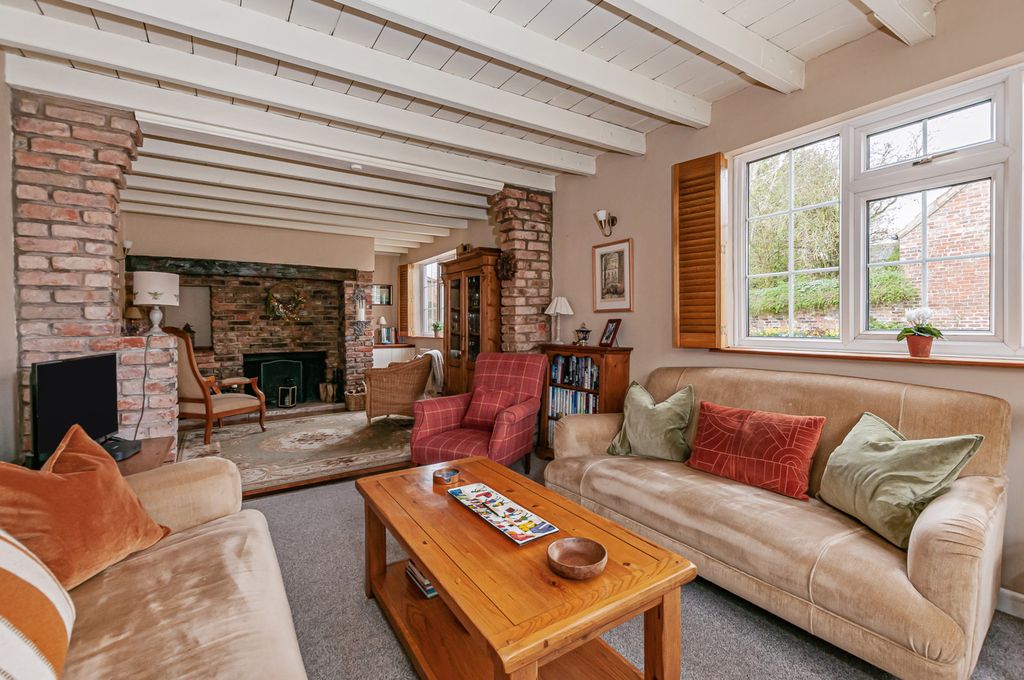 Property photo 2 of 27