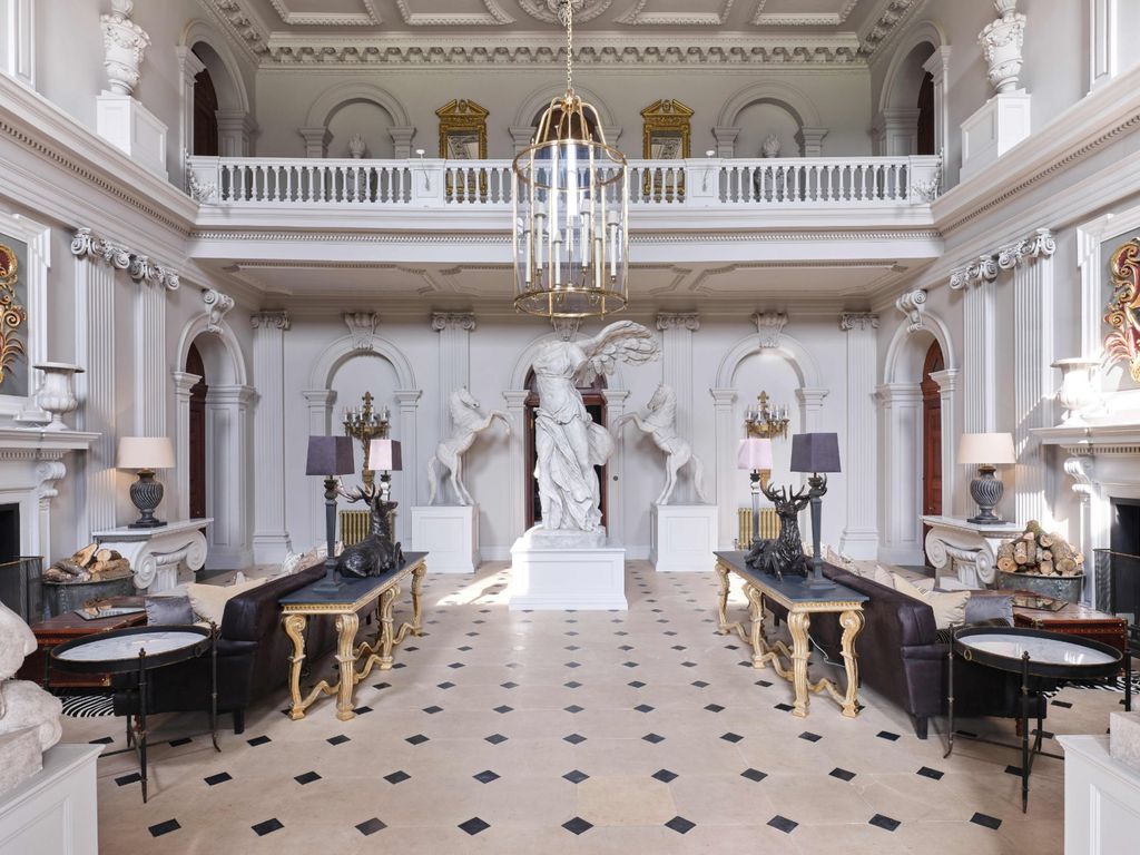 Property photo 3 of 14 Hall