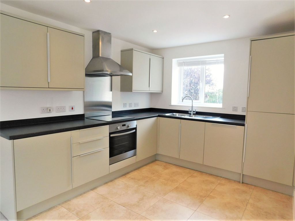 Property photo 2 of 12 Kitchen Diner
