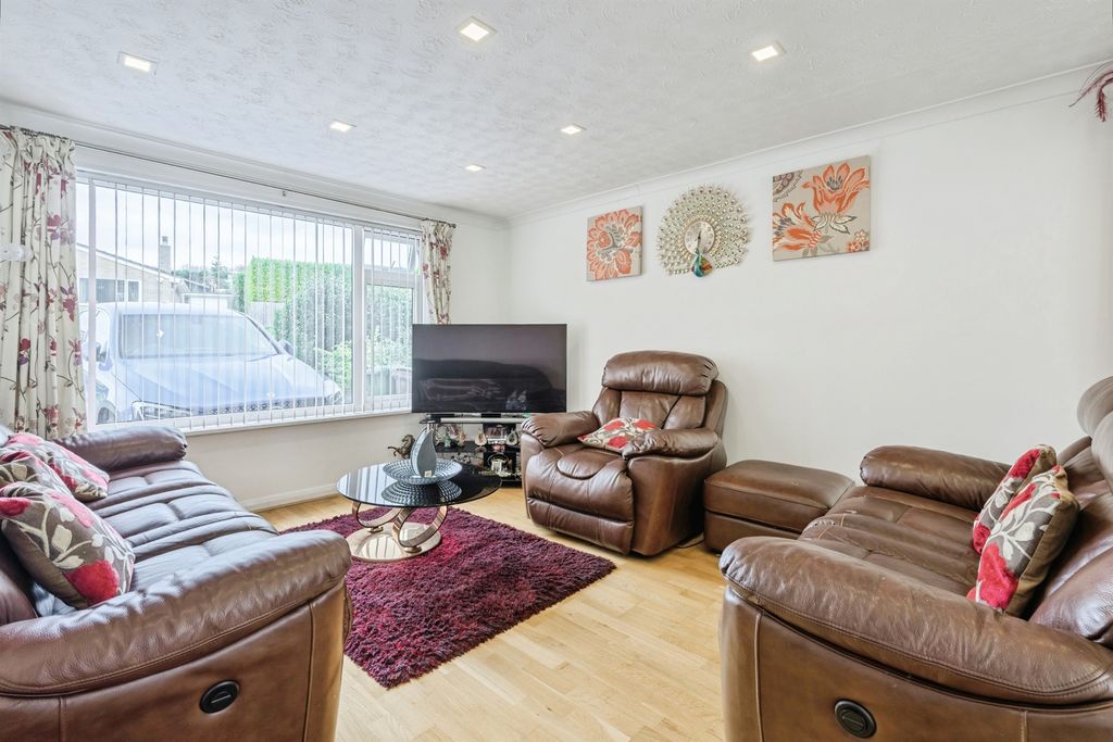 Property photo 2 of 19