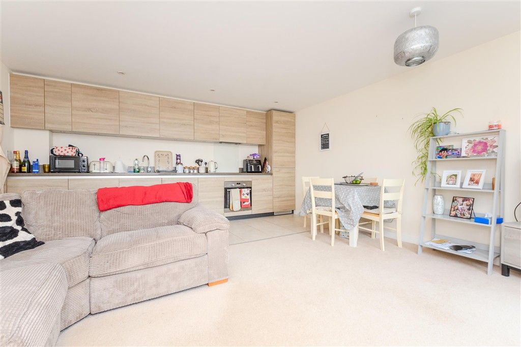 Property photo 2 of 8 Kitchen/Lounge/Diner