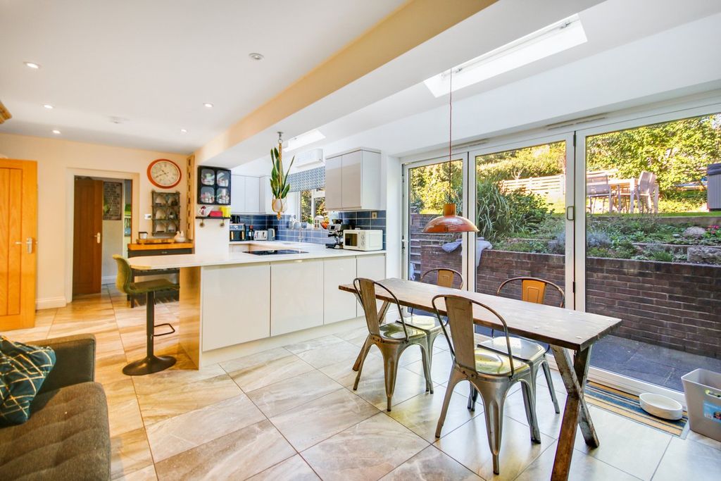 Property photo 2 of 21