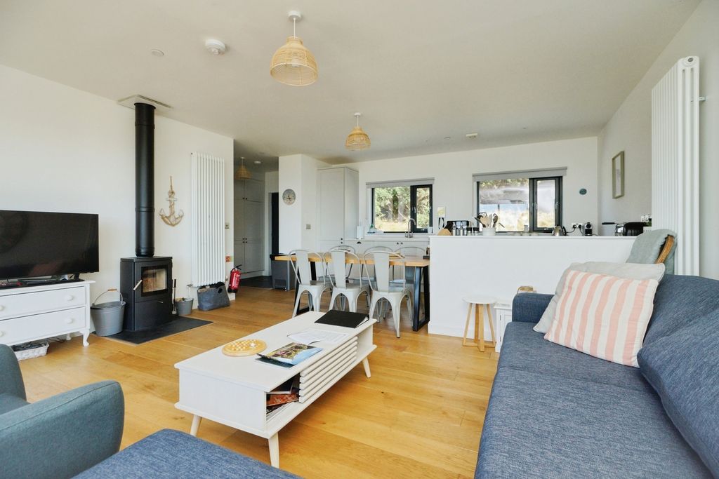Property photo 2 of 20 Pbox-Img.Jpg