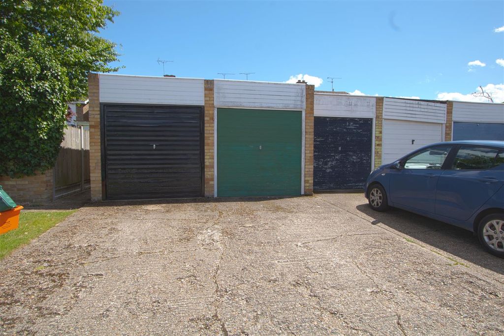 Property photo 3 of 13 Garage.Jpg