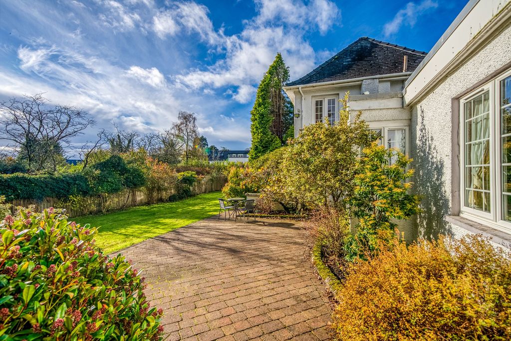 Property photo 3 of 40