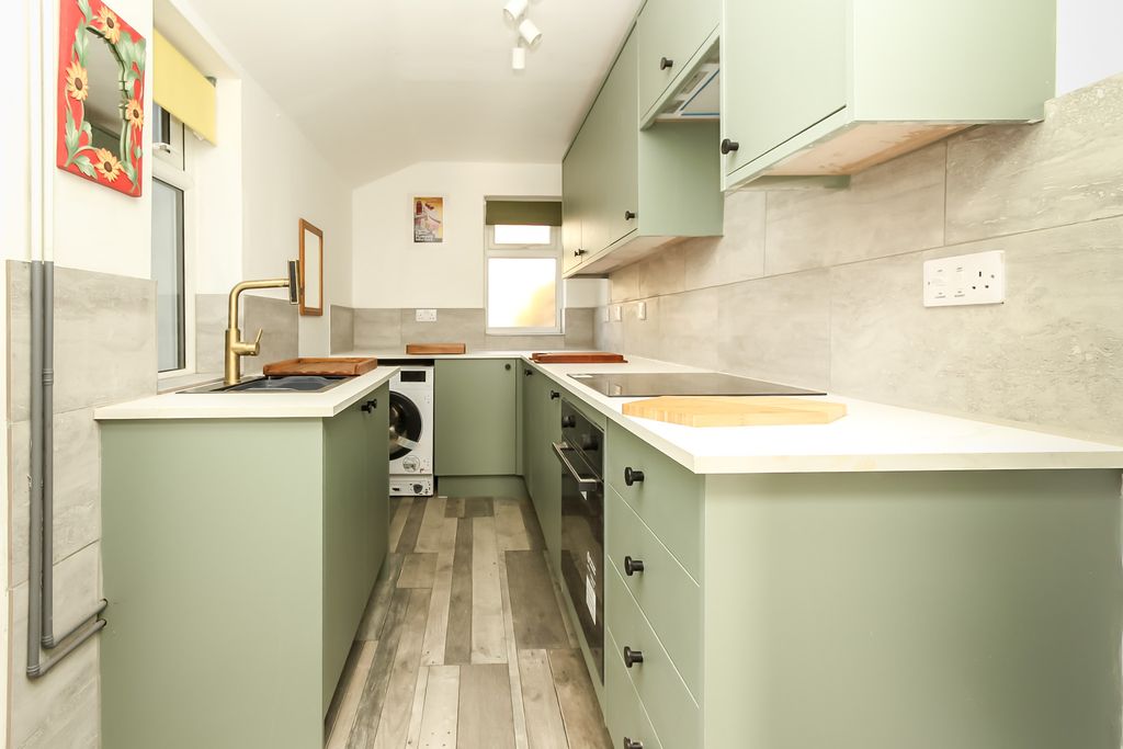 Property photo 2 of 9 Kitchen