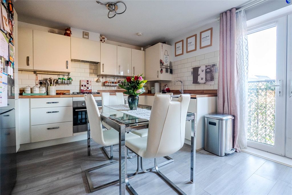 Property photo 3 of 10 Picture No. 12