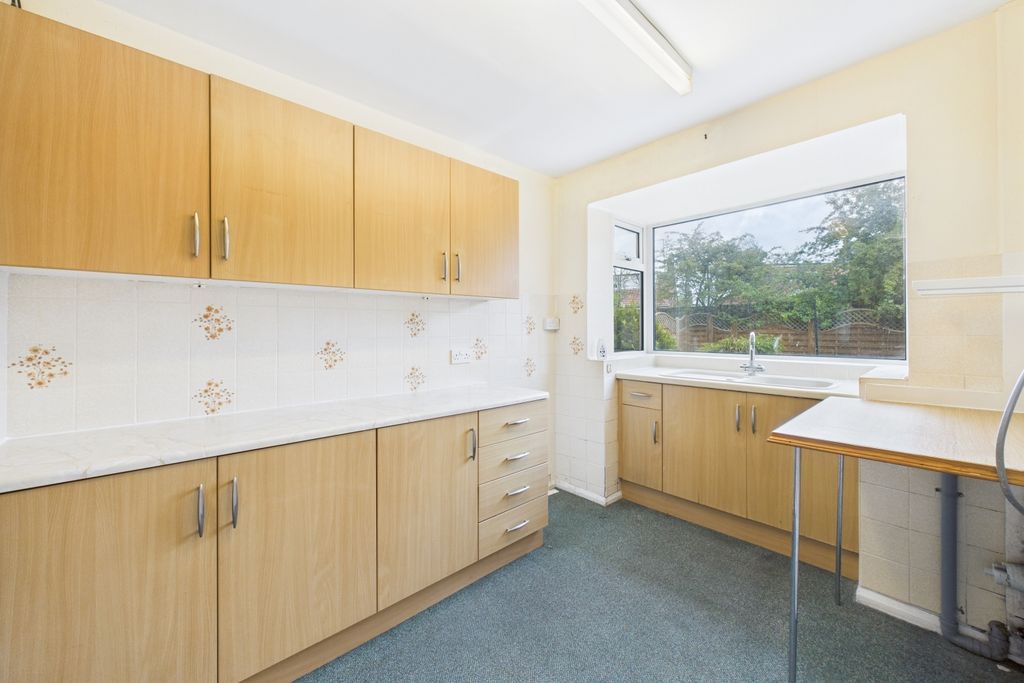 Property photo 3 of 17 Kitchen
