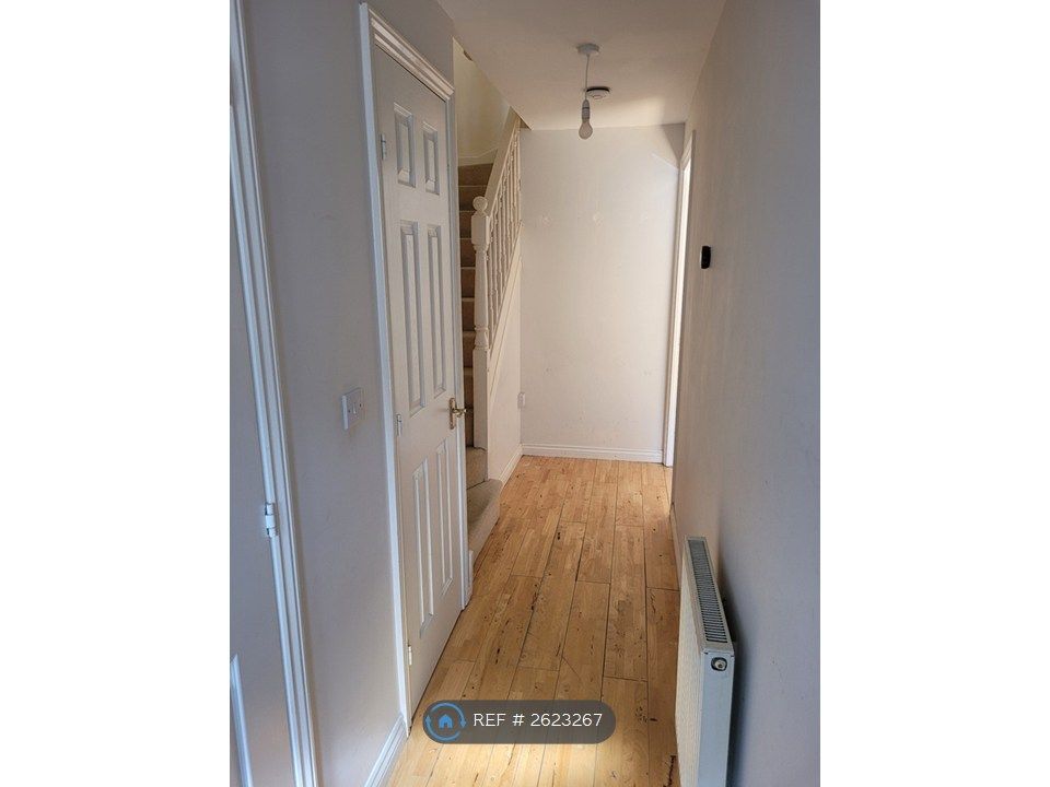 Property photo 2 of 17 Entrance Hall