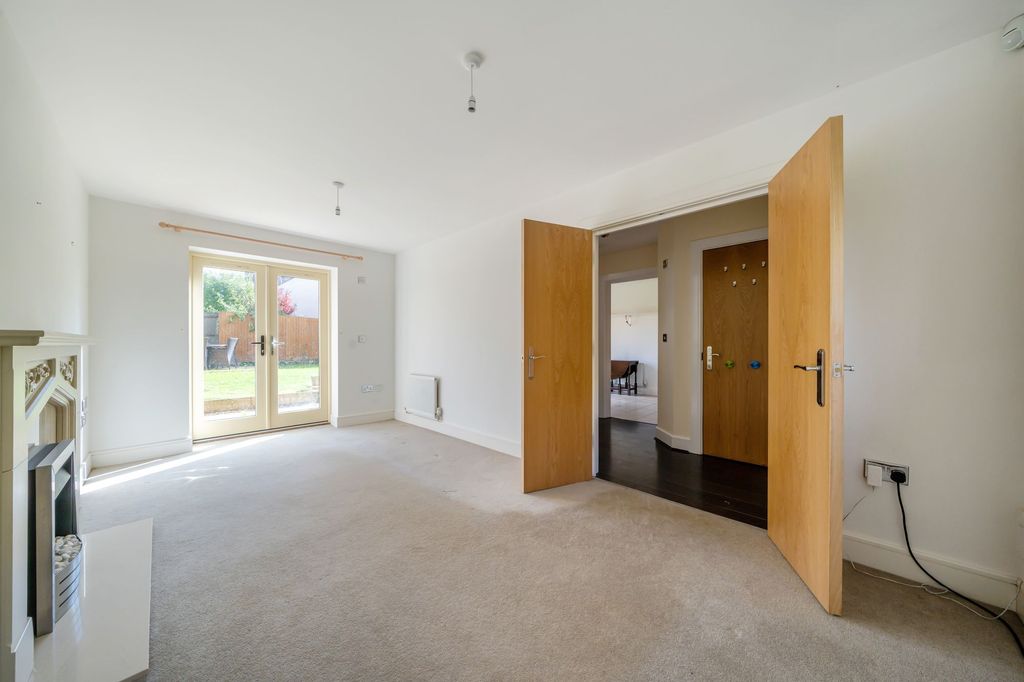 Property photo 3 of 10 Living Room