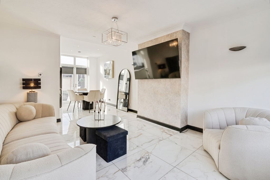 Property photo 2 of 18 Pbox-Img.Jpg