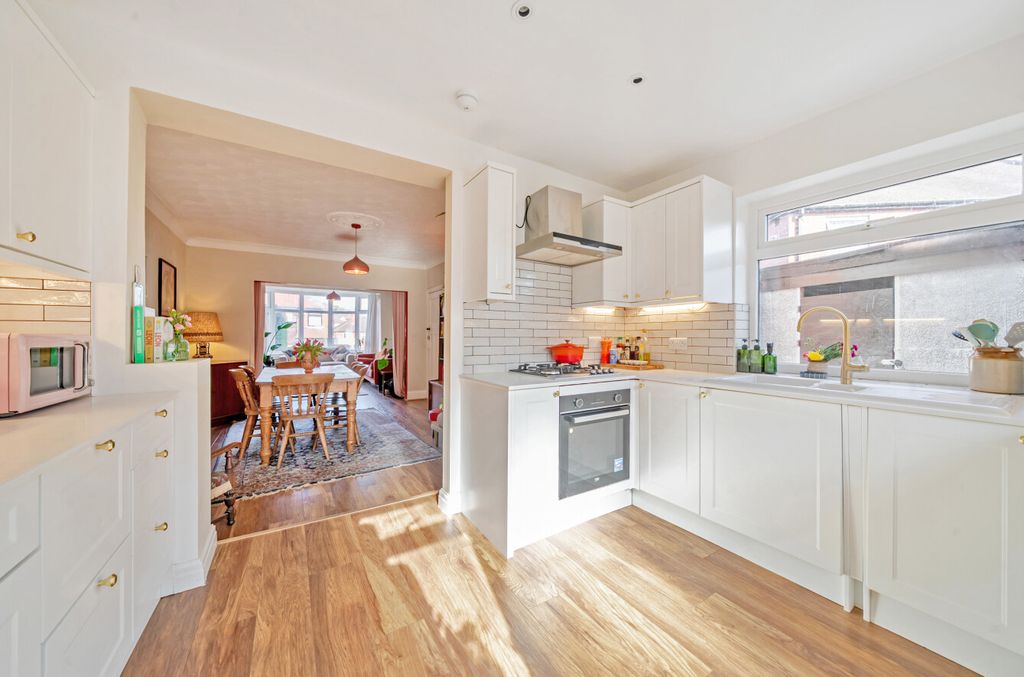 Property photo 3 of 20 Kitchen