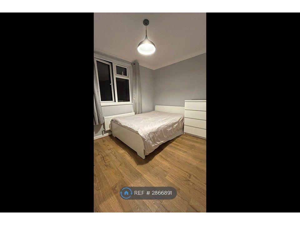 Property photo 3 of 9 Bedroom