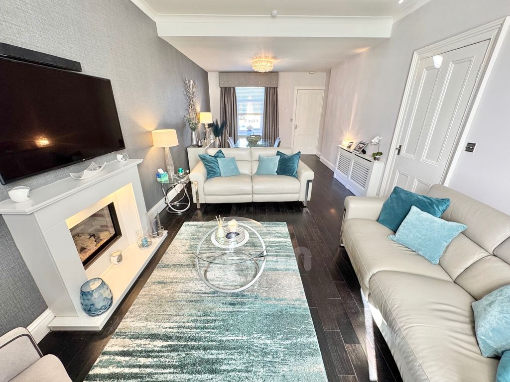 Property photo 2 of 28 Muirend Street, Kilbirnie Lounge