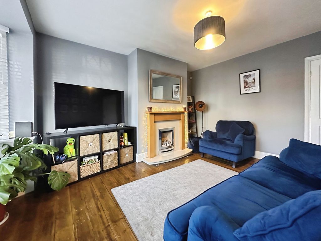 Property photo 2 of 16 Lounge