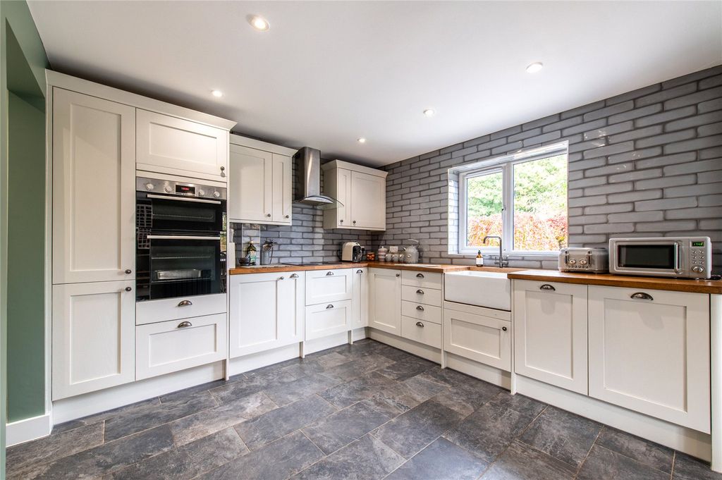 Property photo 3 of 49 Picture 3