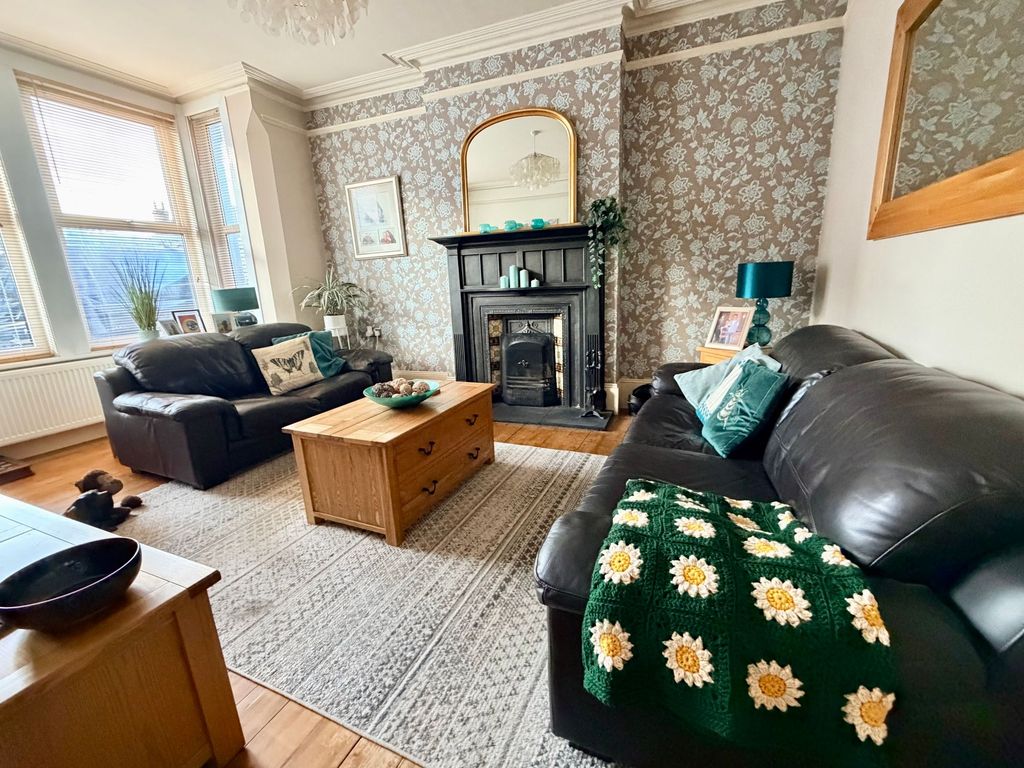 Property photo 2 of 31