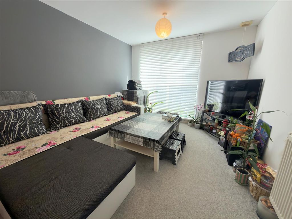 Property photo 1 of 10 Lounge.Jpg