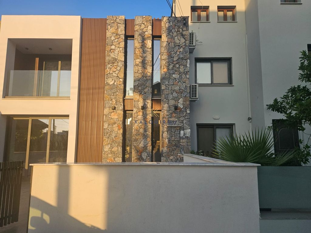 Property photo 1 of 19