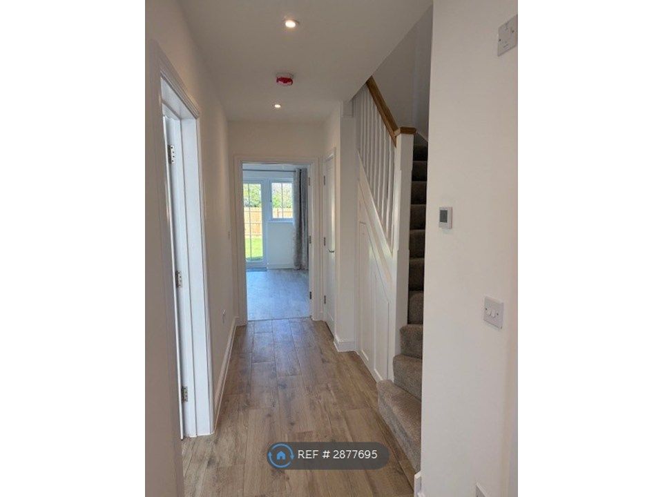 Property photo 2 of 17 Hallway