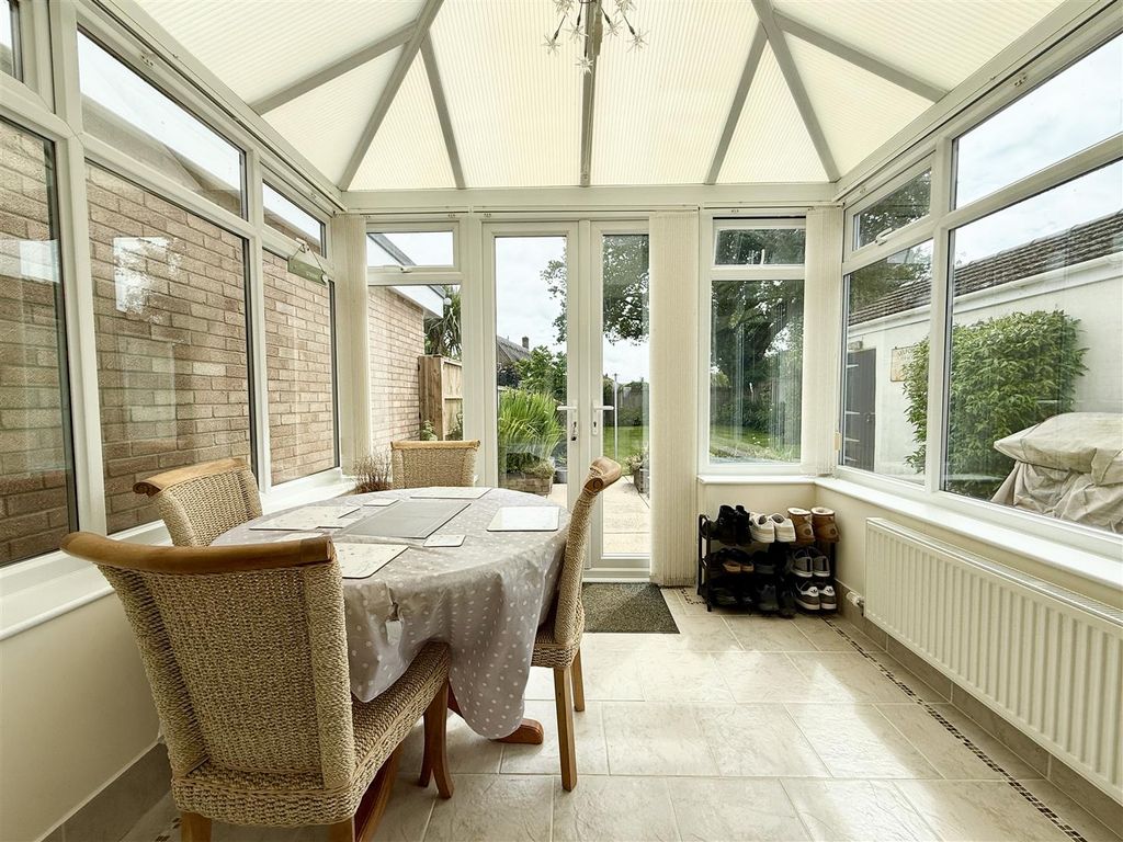 Property photo 3 of 17 Conservatory