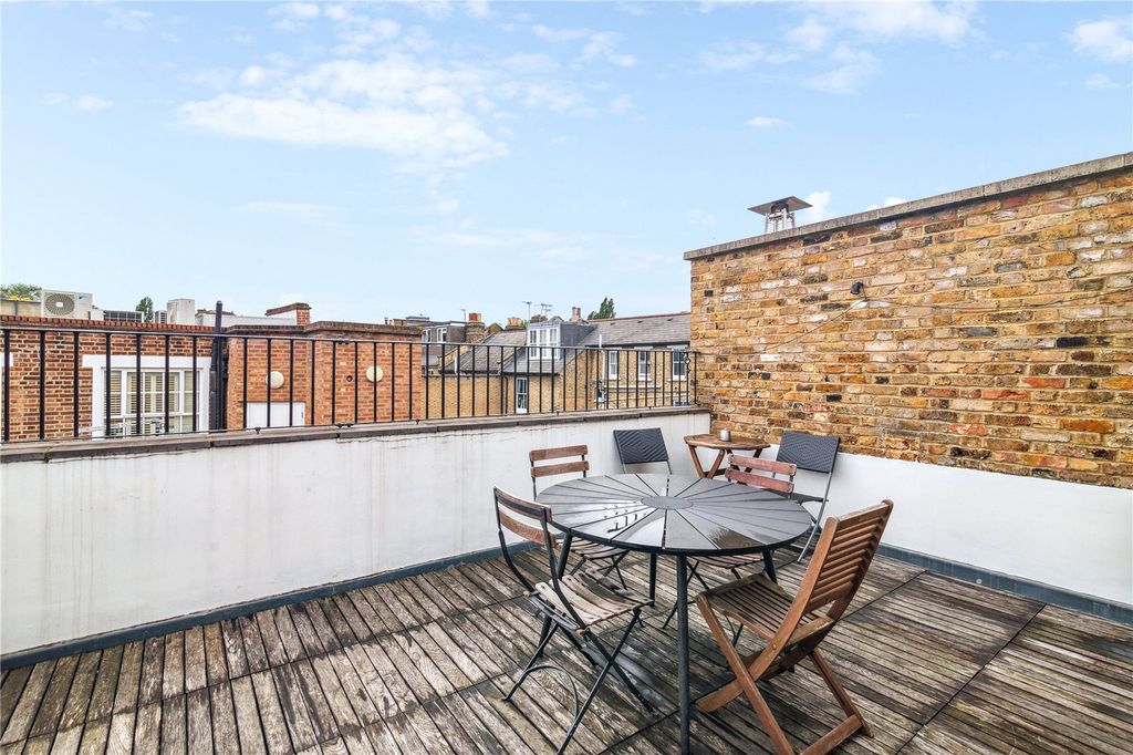Property photo 2 of 8 Terrace