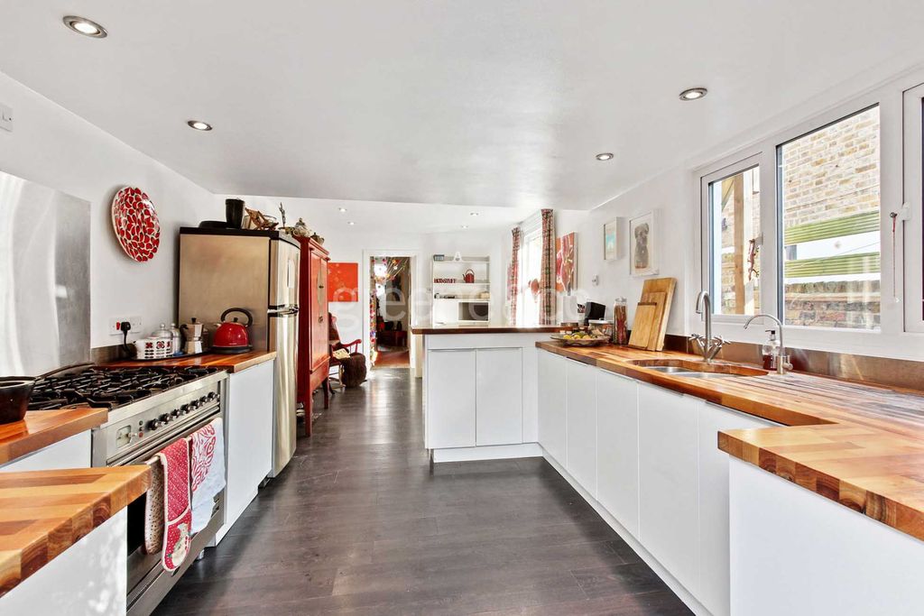 Property photo 3 of 22