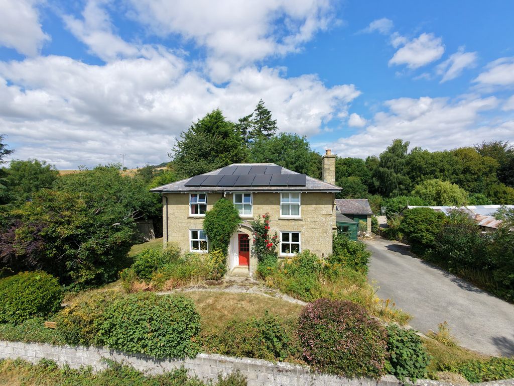 Property photo 1 of 33