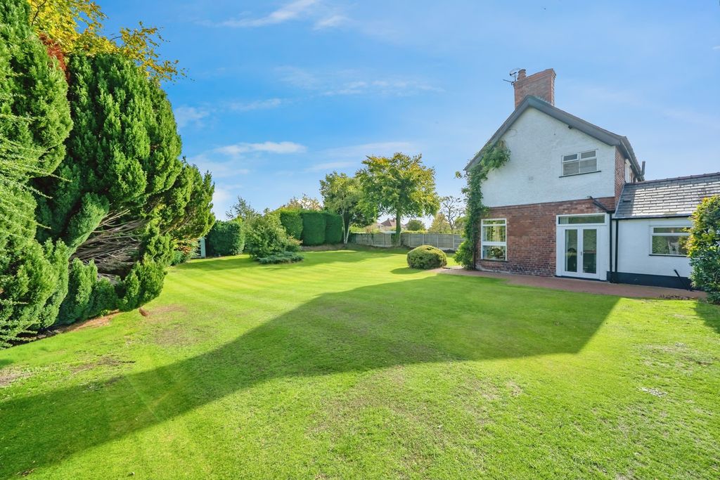 Property photo 3 of 20 Side