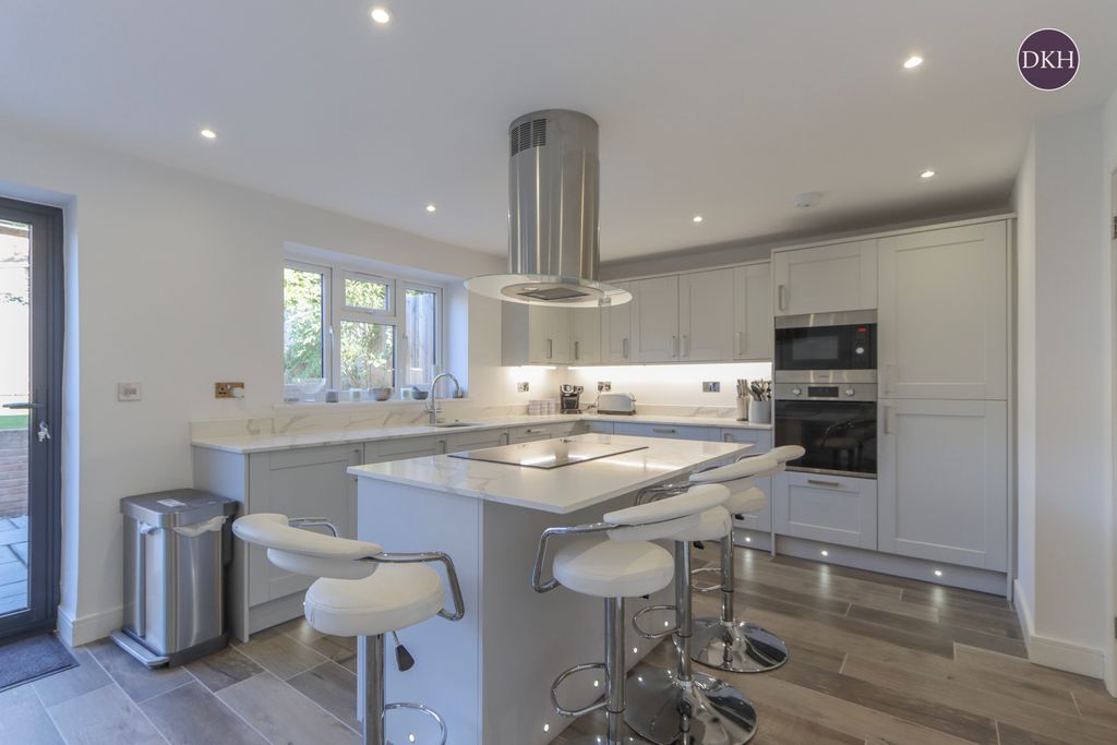 Property photo 2 of 15 Picture No. 01