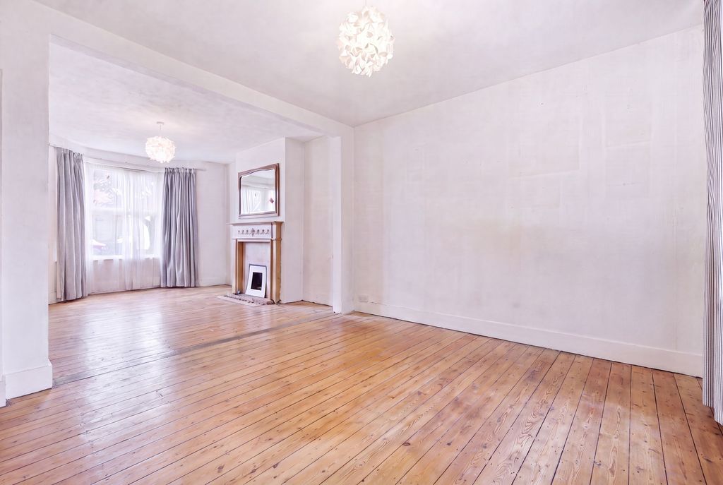 Property photo 3 of 25