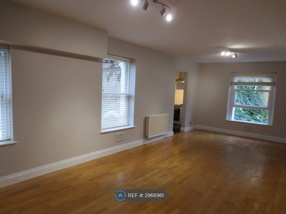Property photo 3 of 10 Lounge (B)