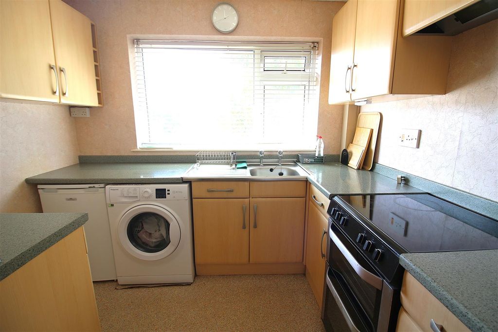 Property photo 2 of 16 Kitchen