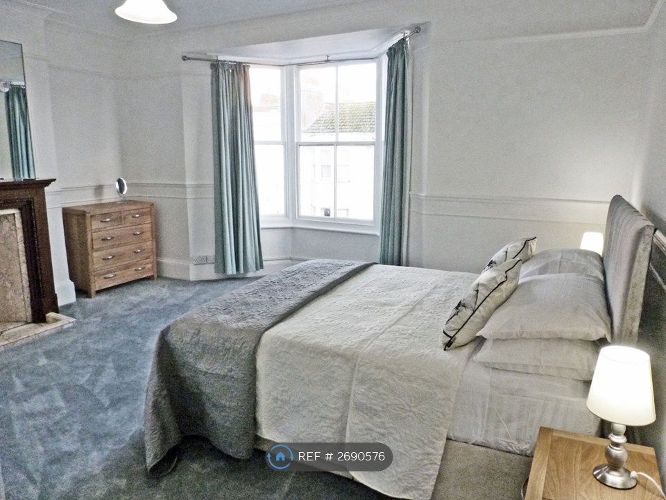 Property photo 1 of 19 Large Double Ensuite 2nd Floor (Front)