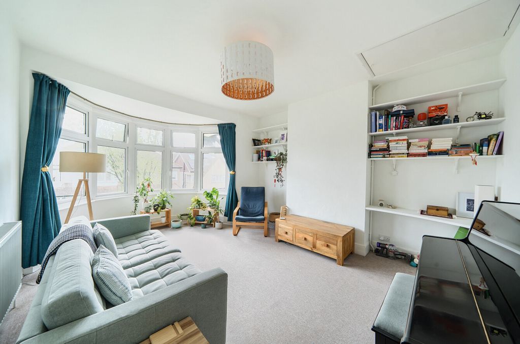 Property photo 3 of 34 1326366-17-687778...