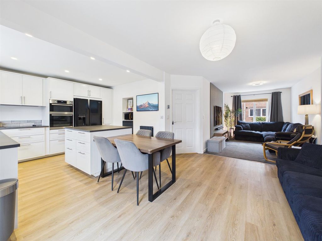 Property photo 2 of 25