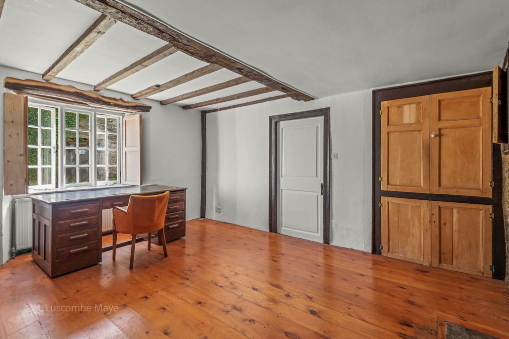Property photo 3 of 19