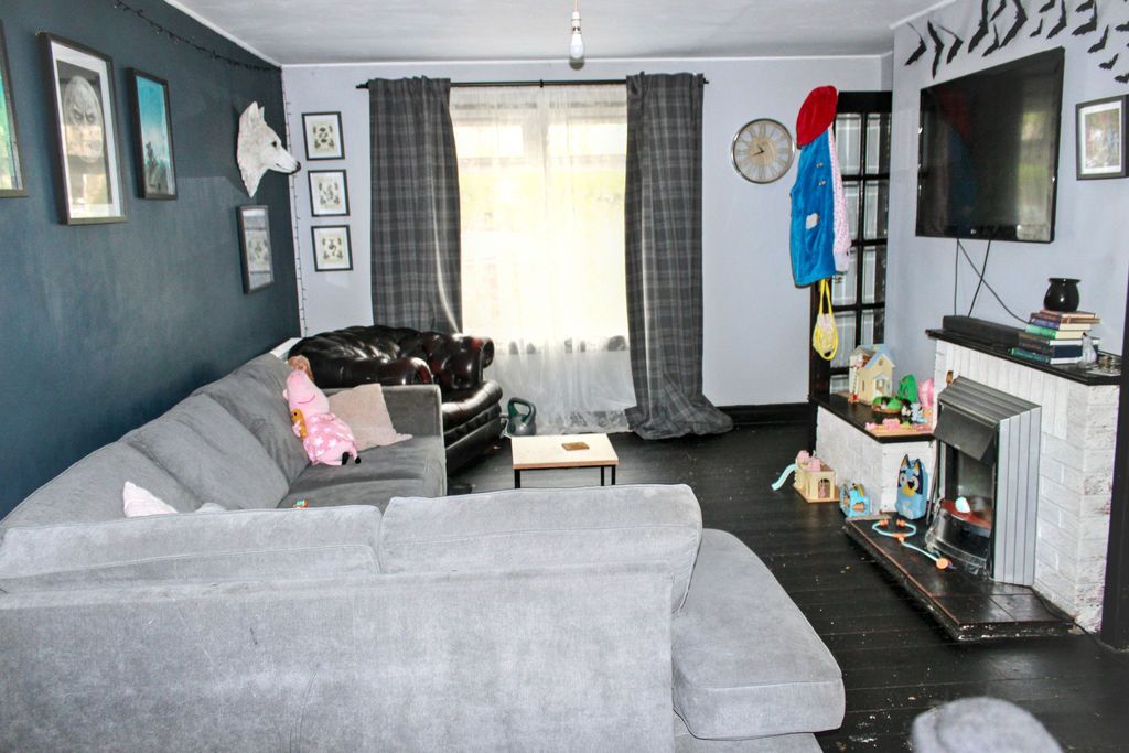 Property photo 2 of 12 Photo 11