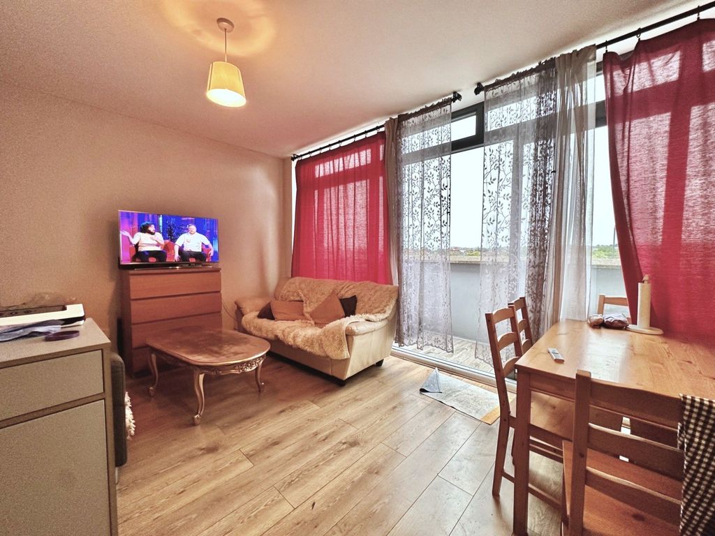 Property photo 3 of 9 Gallery