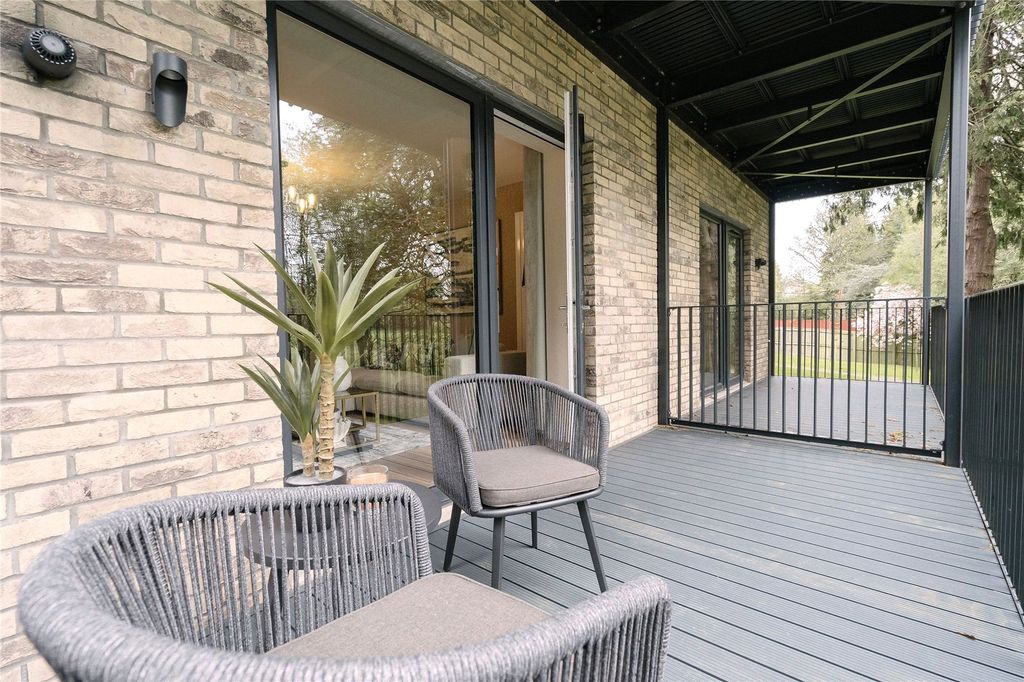 Property photo 2 of 17 Balcony