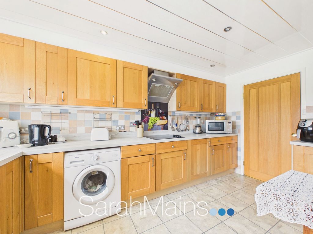 Property photo 3 of 13 Kitchen