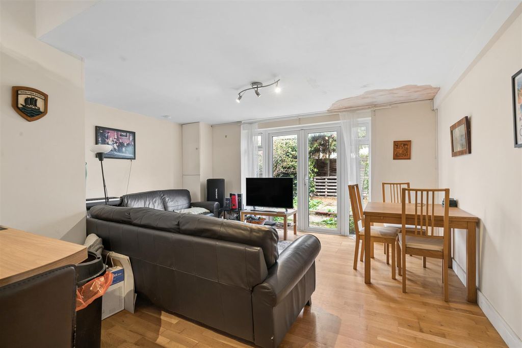 Property photo 1 of 10 12A Hoyle Road Sw17 Reception.Jpg